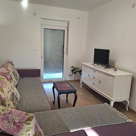 Expo Airport Otel Surčin Εξωτερικό φωτογραφία