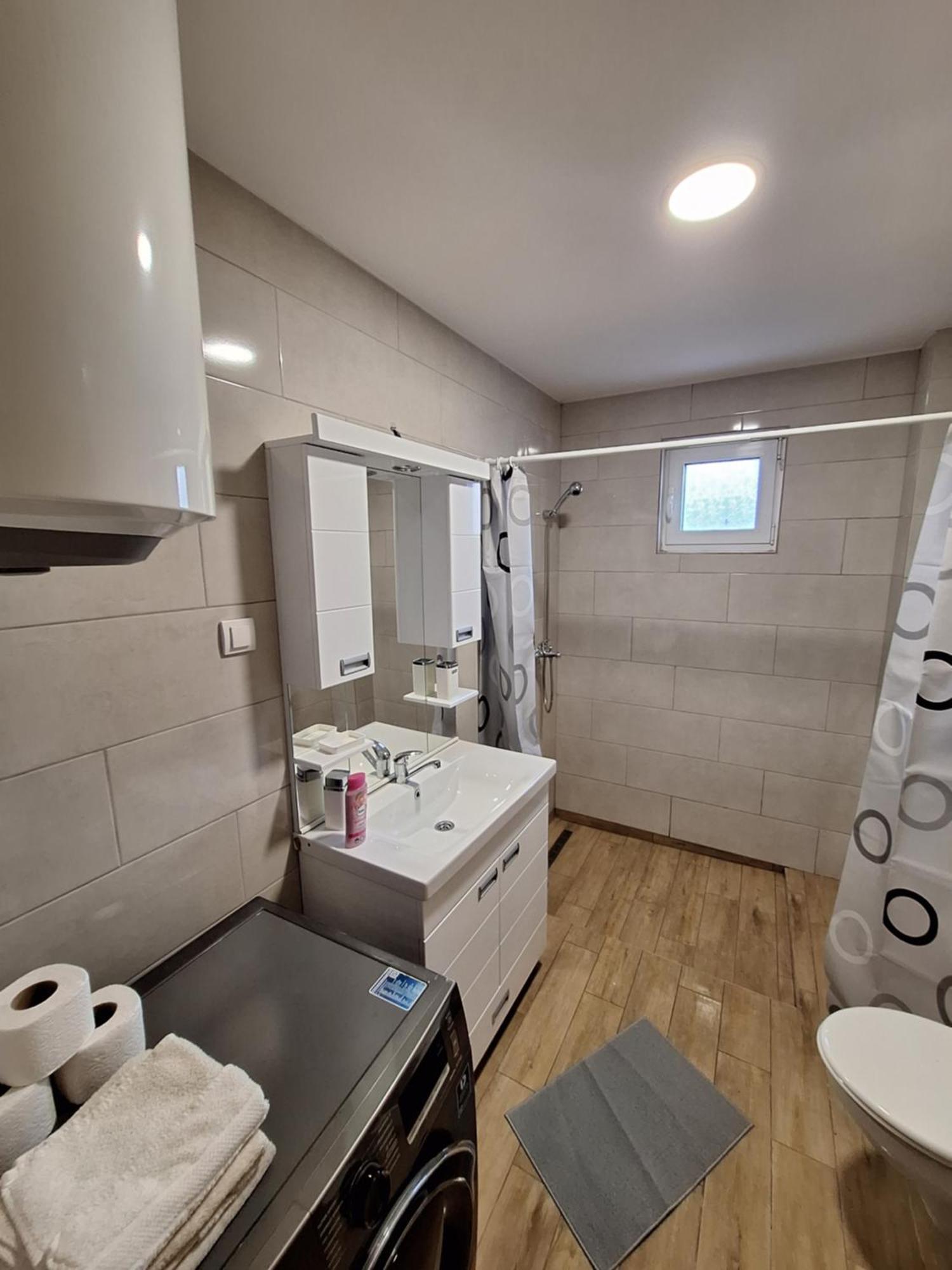 Expo Airport Otel Surčin Εξωτερικό φωτογραφία