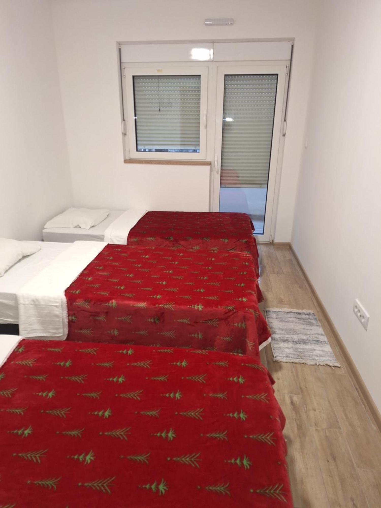 Expo Airport Otel Surčin Εξωτερικό φωτογραφία