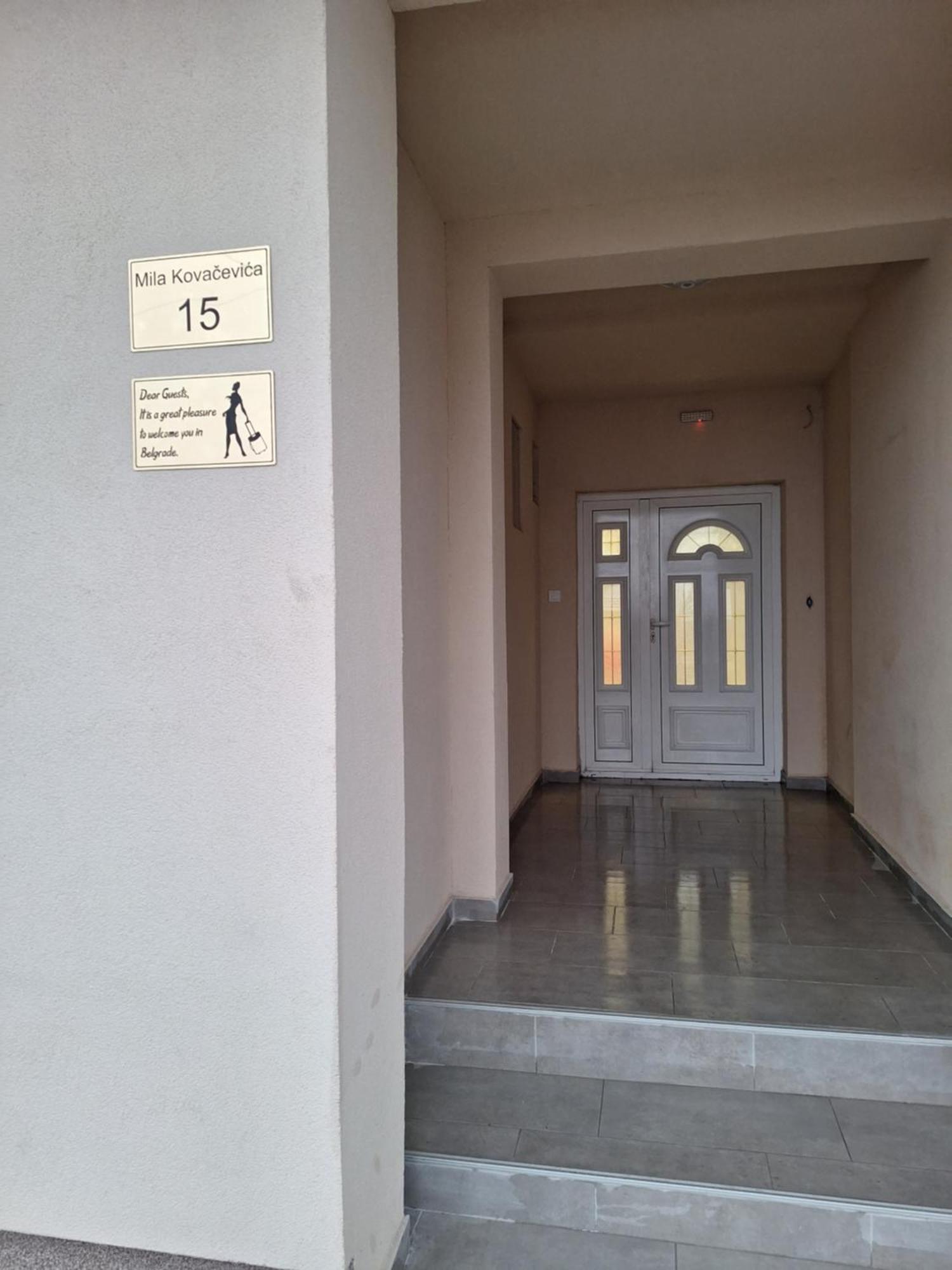 Expo Airport Otel Surčin Εξωτερικό φωτογραφία